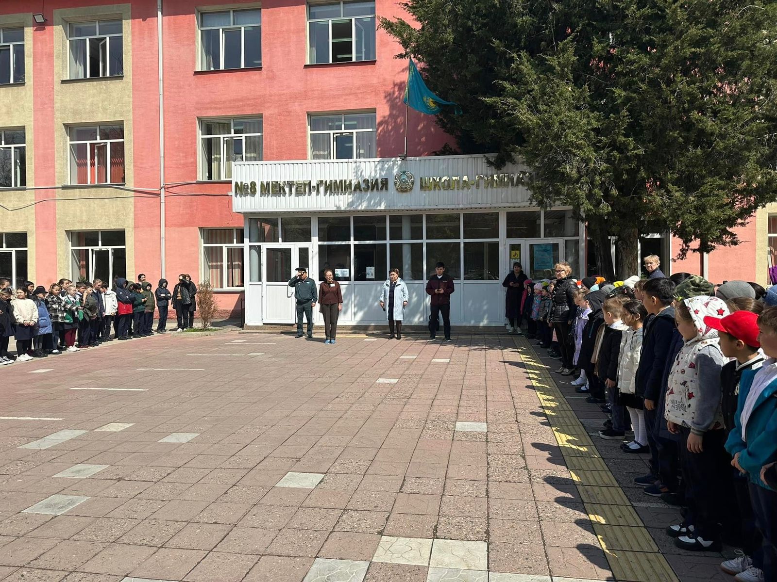 20 сәуір күні сағат 11.00-де Алматыда жалпықалалық сейсмикалық оқу-жаттығу өтті. Оқу-жаттығуға №8 мектеп-гимназиясы белсене қатысты.